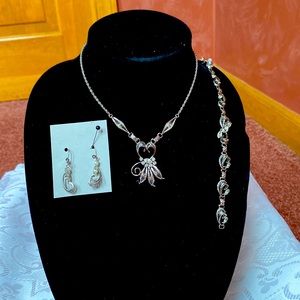 Silver and rhinestones jewelry set